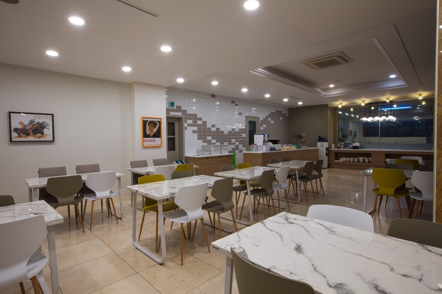 Cover Image for La Mer Tourist Hotel