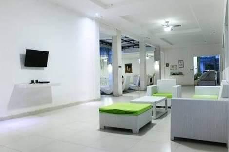 Cover Image for Villa putih lovina