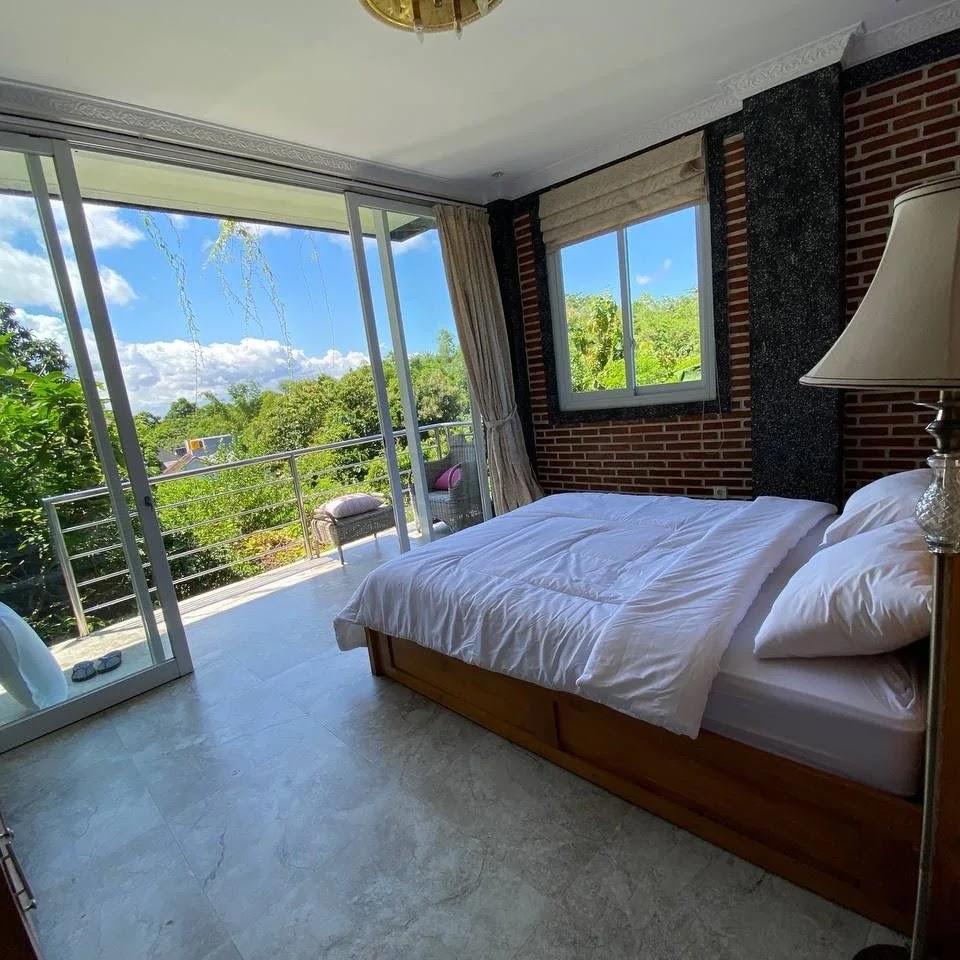 Cover Image for Giri Hill Villa