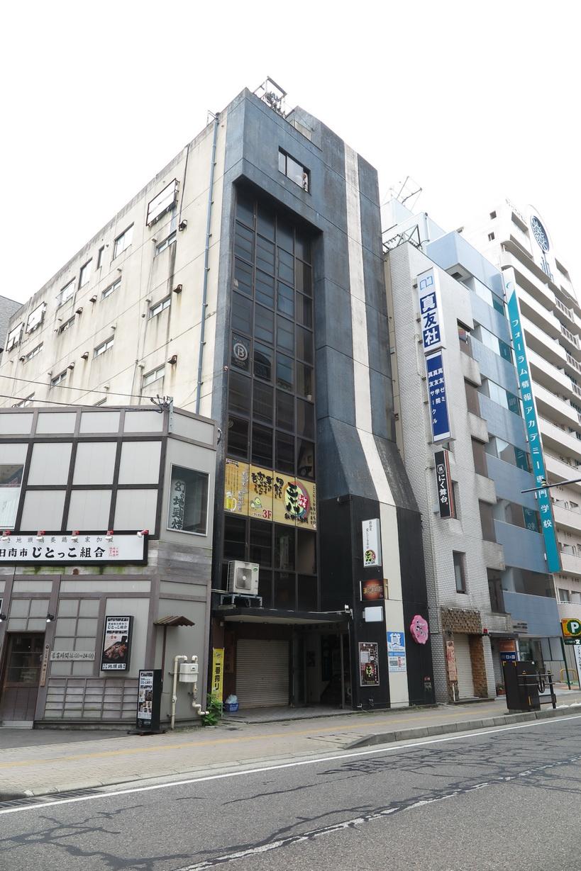 Cover Image for bnb+ Niigata BOOK INN