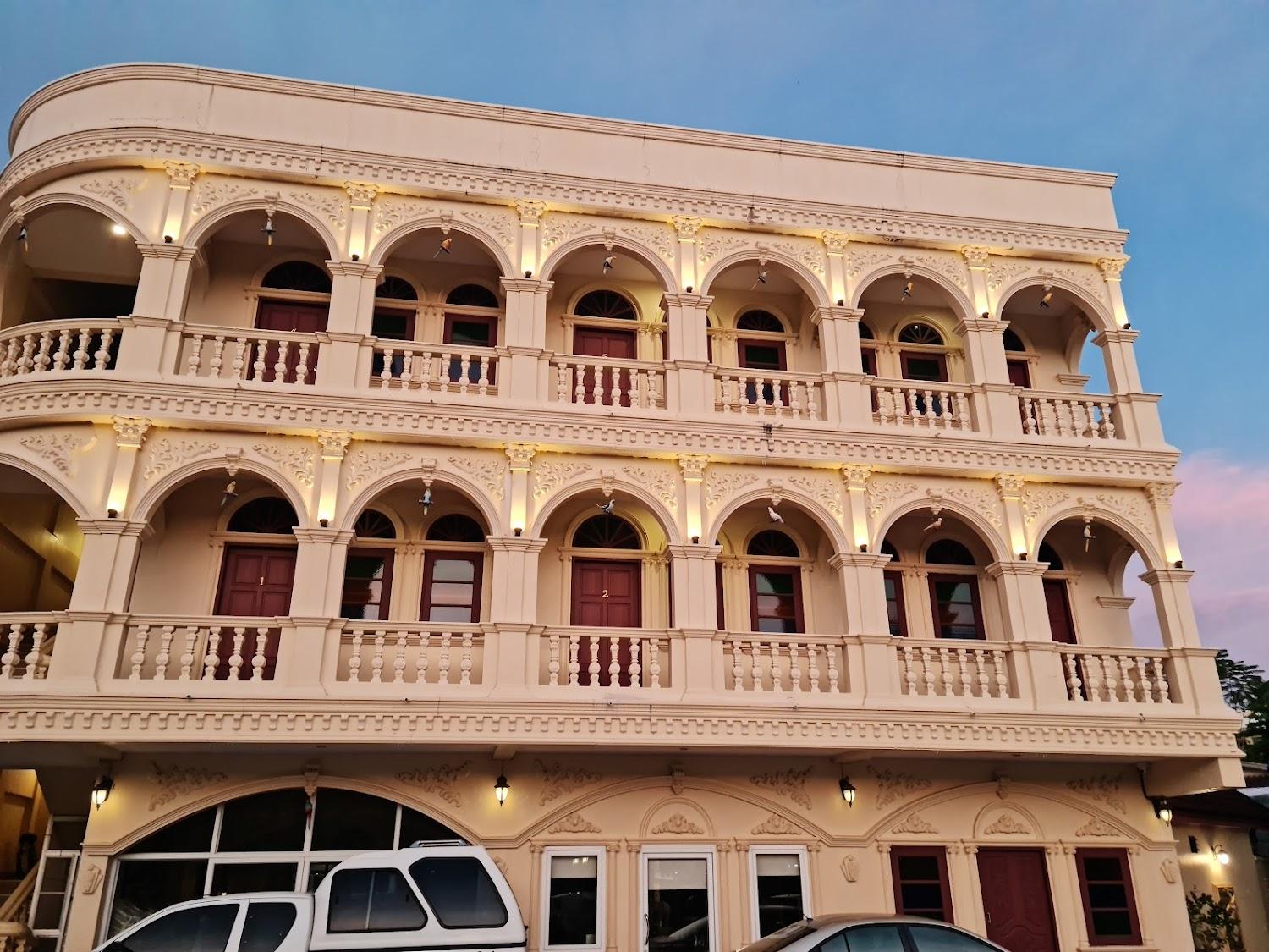 Cover Image for Tawee Mansion