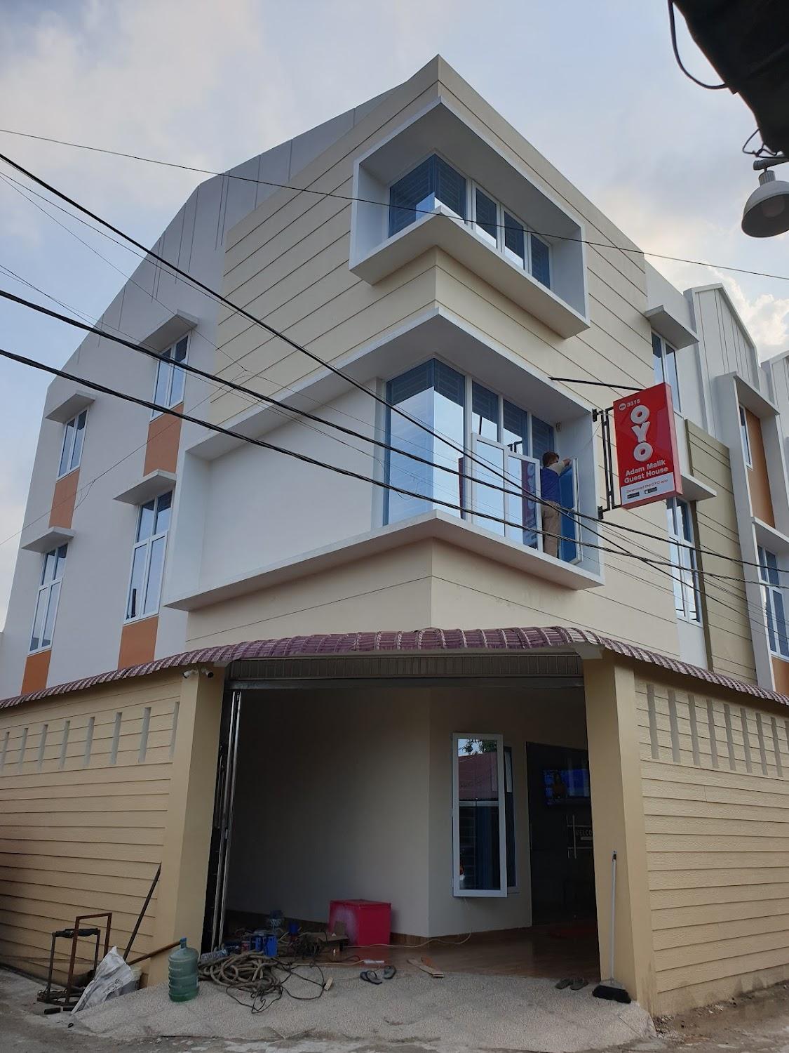Cover Image for SUPER OYO 3316 Adam Malik Guesthouse Near Stasiun Medan