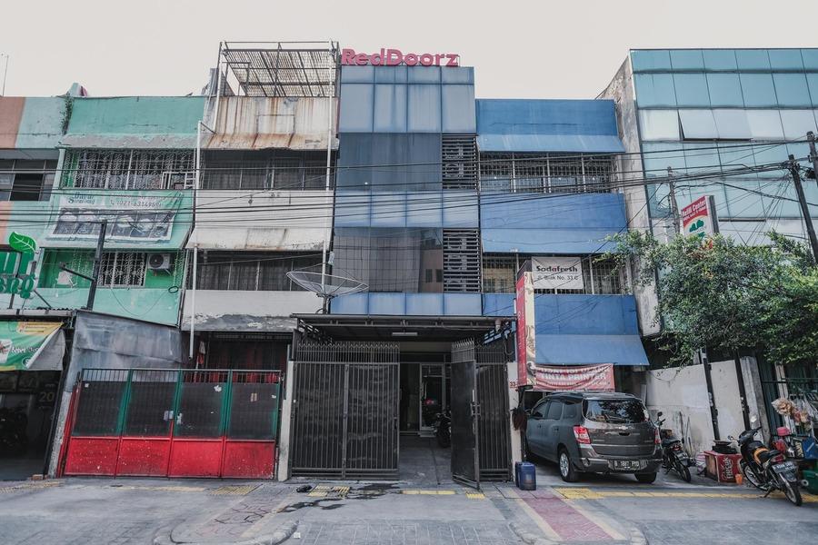 Cover Image for RedDoorz @ Jalan Biak Roxy Jakarta