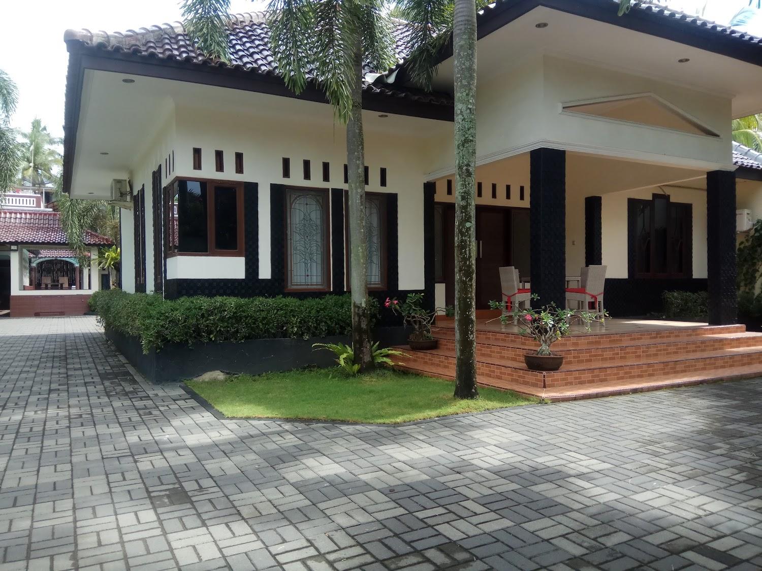 Cover Image for Pondok Indah Beach Hotel