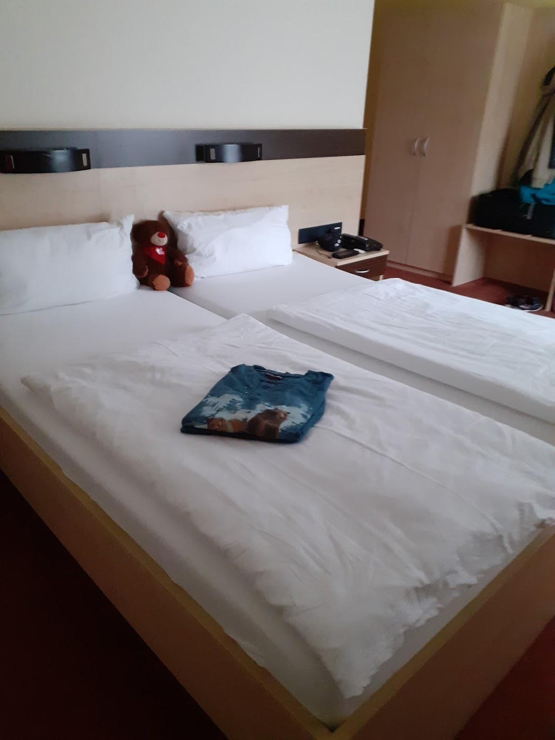 Cover Image for Hotel Mit-Mensch