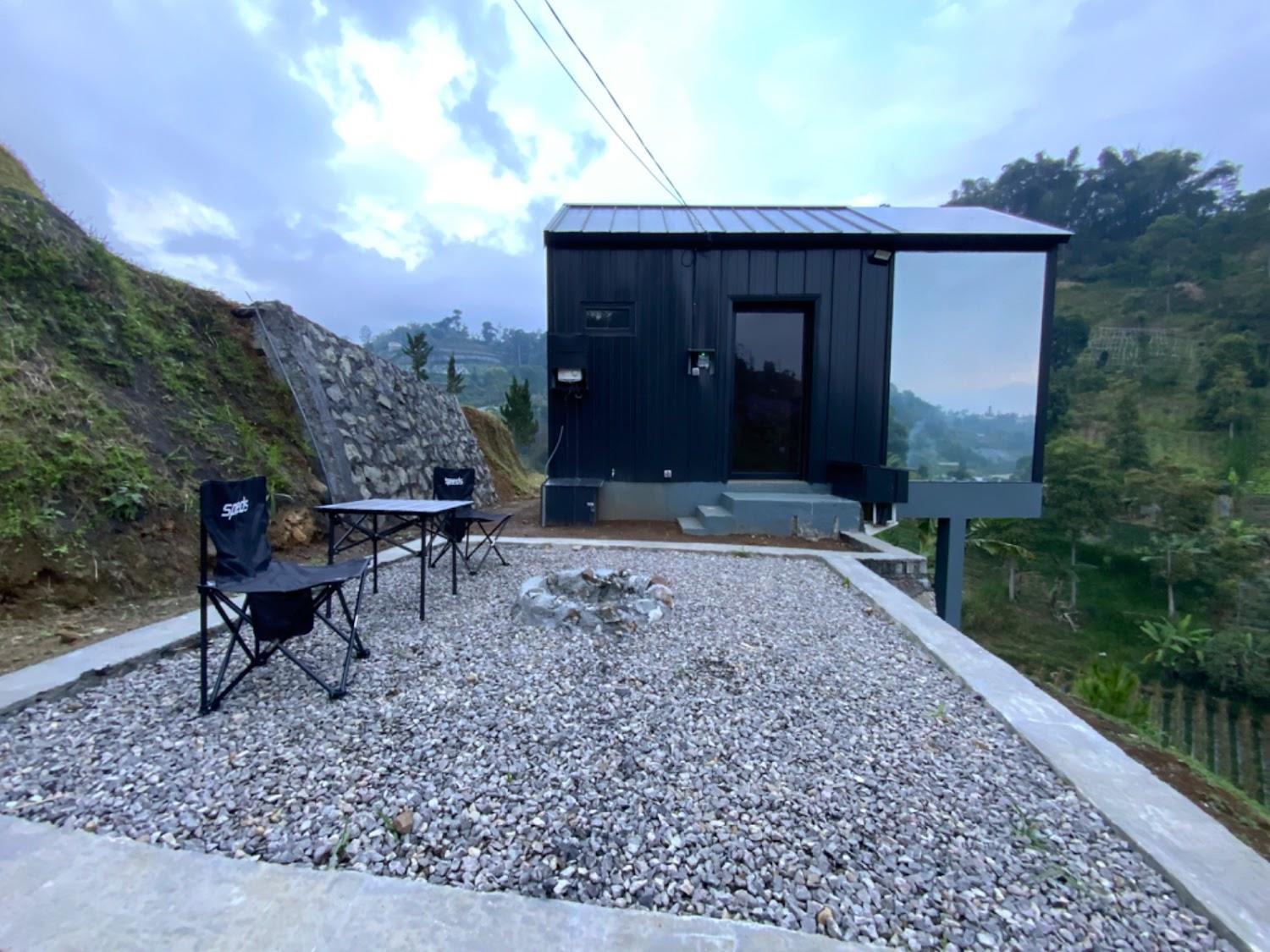 Cover Image for Alazka Cabin