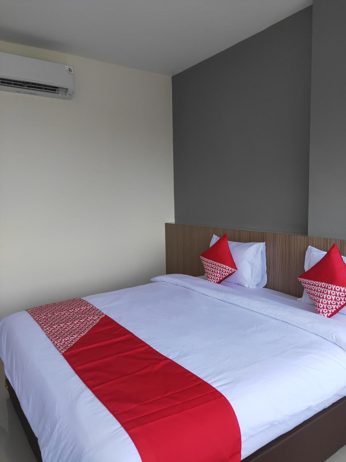 Cover Image for The Holiday Guesthouse