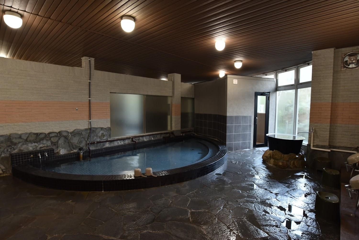 Cover Image for Petit Hotel New Port Club