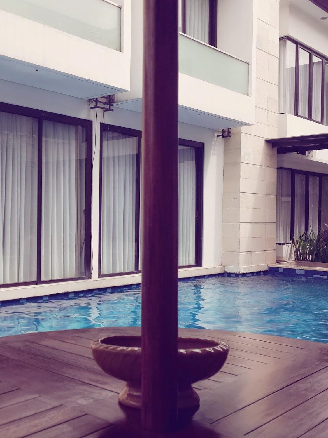 Cover Image for M Residence