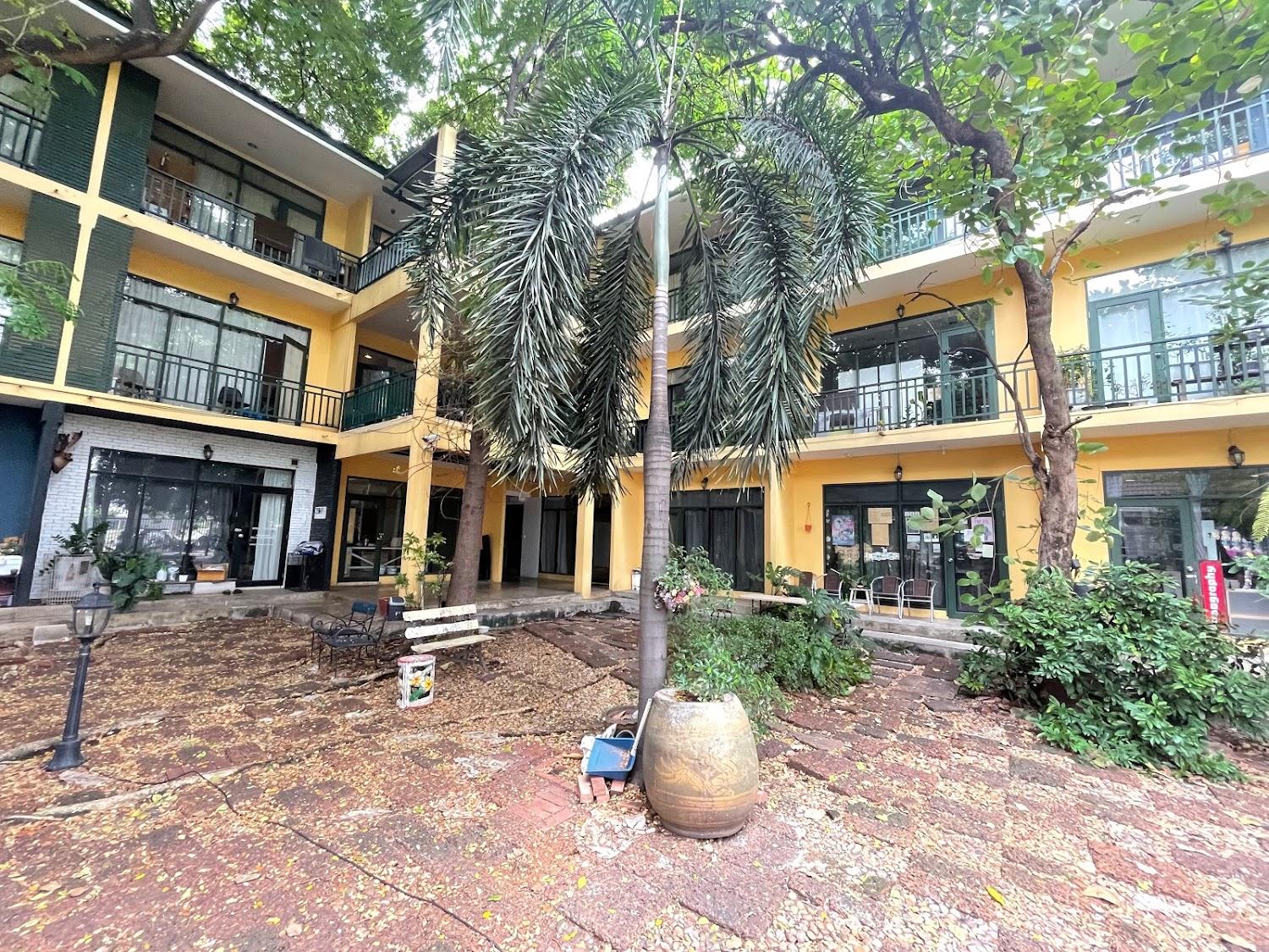 Cover Image for L House By Chomchol