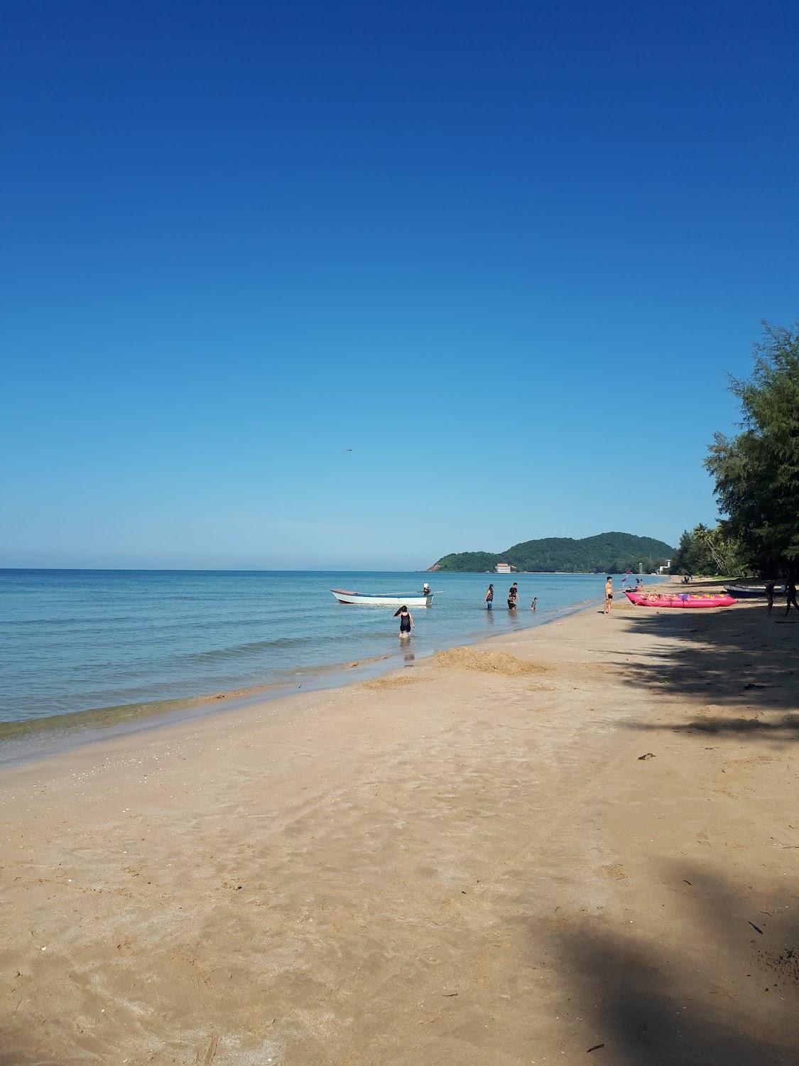 Cover Image for ตะวันรุ่งรีสอร์ท หาดเจ้าหลาว