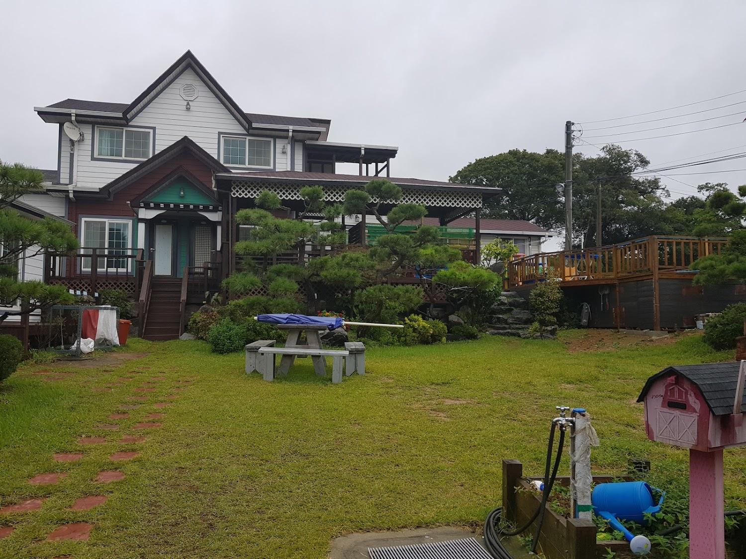 Cover Image for 꽃향기가득한펜션