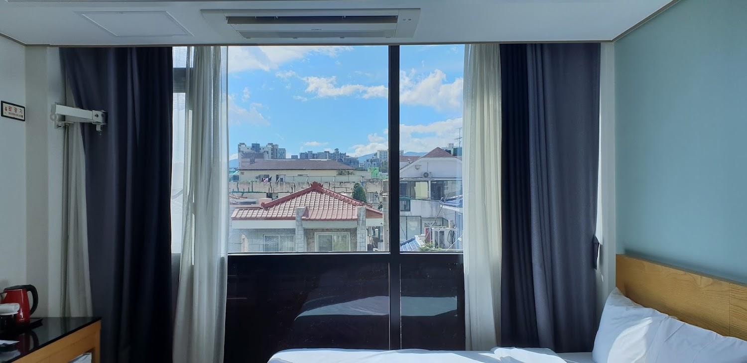 Cover Image for Line Hotel
