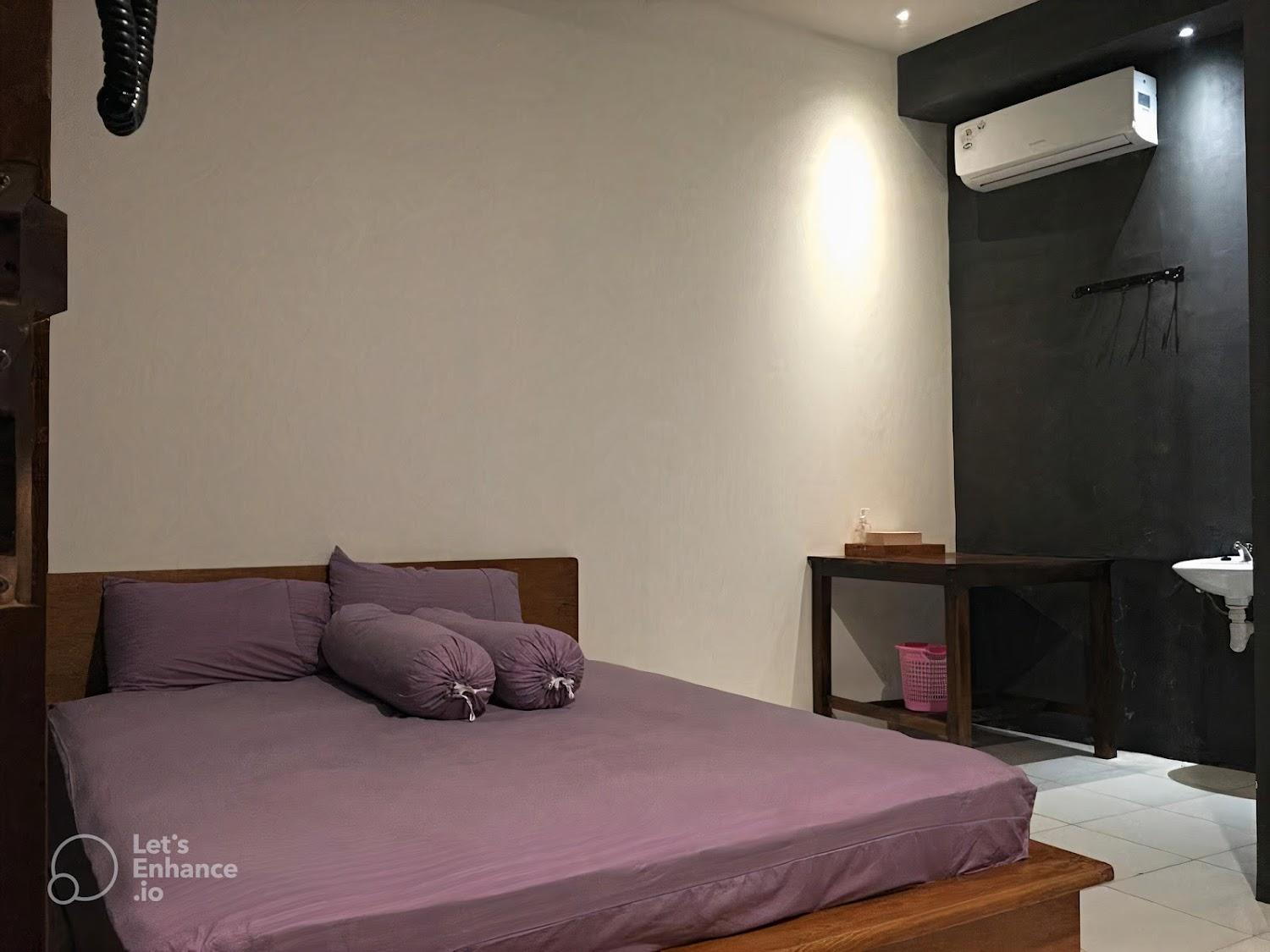 Cover Image for RedPink Hotel