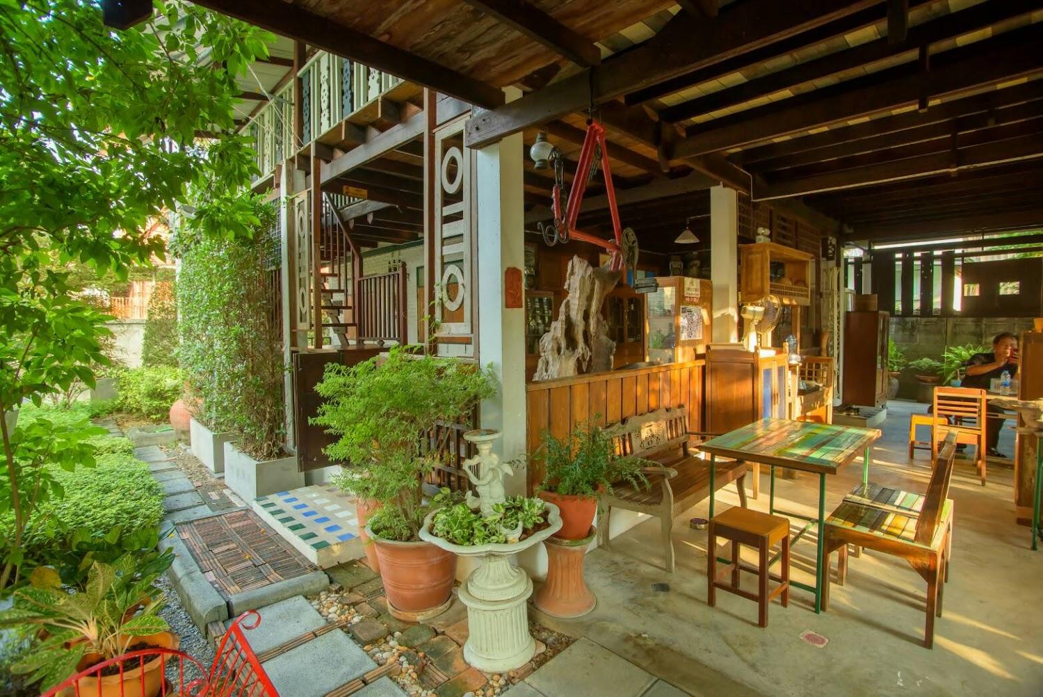Cover Image for Ayutthaya Antique House