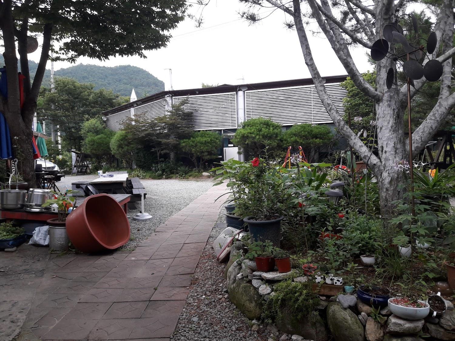 Cover Image for 강변마루펜션