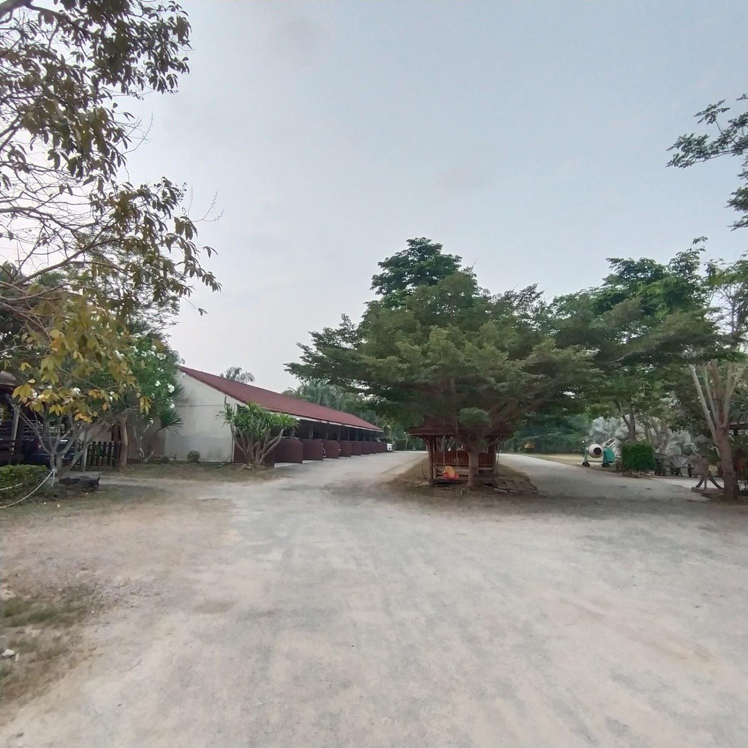 Cover Image for ธารารีสอร์ทสามร้อยยอด