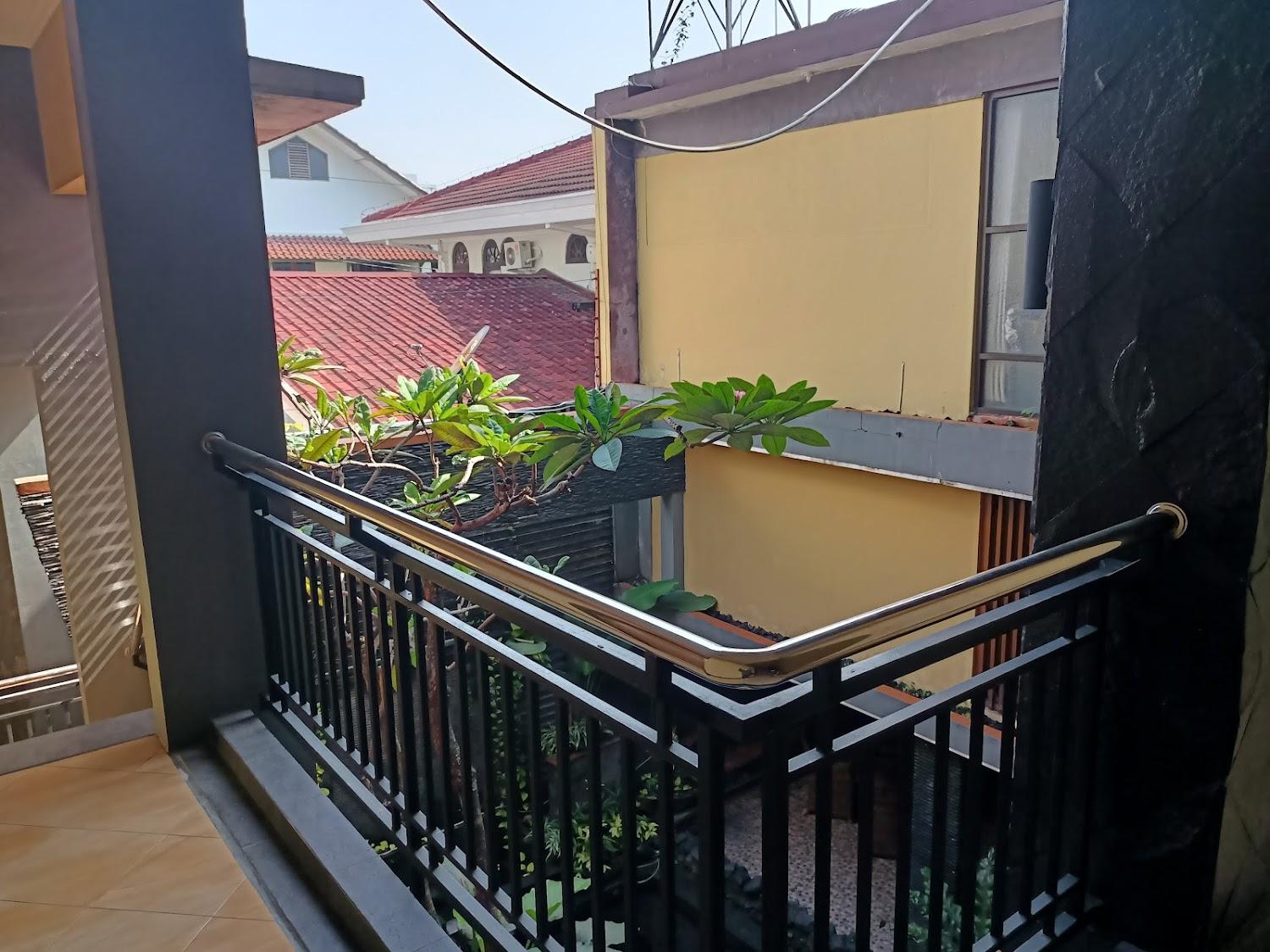 Cover Image for RedDoorz Plus near Amplaz Yogyakarta
