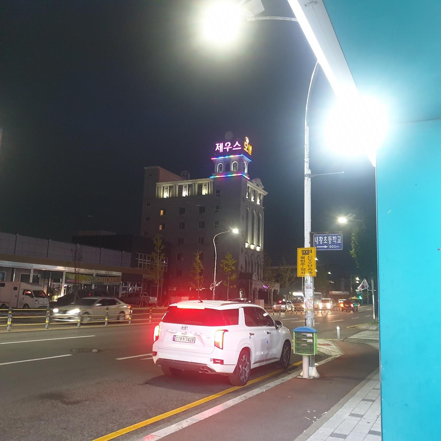 Cover Image for 제우스모텔