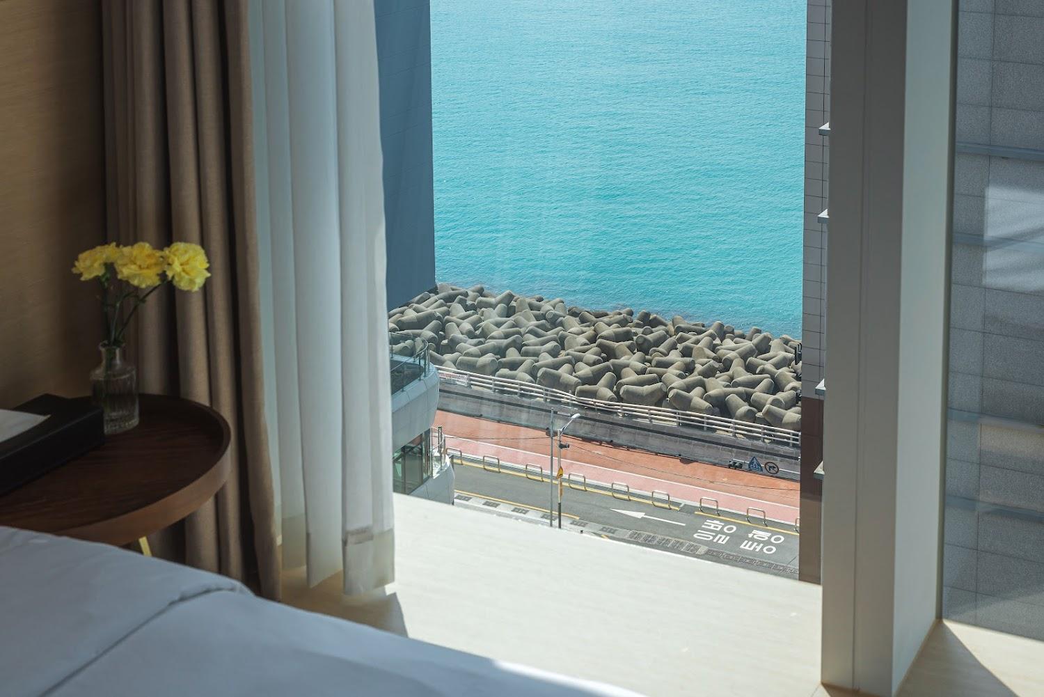 Cover Image for The Marine View Hotel