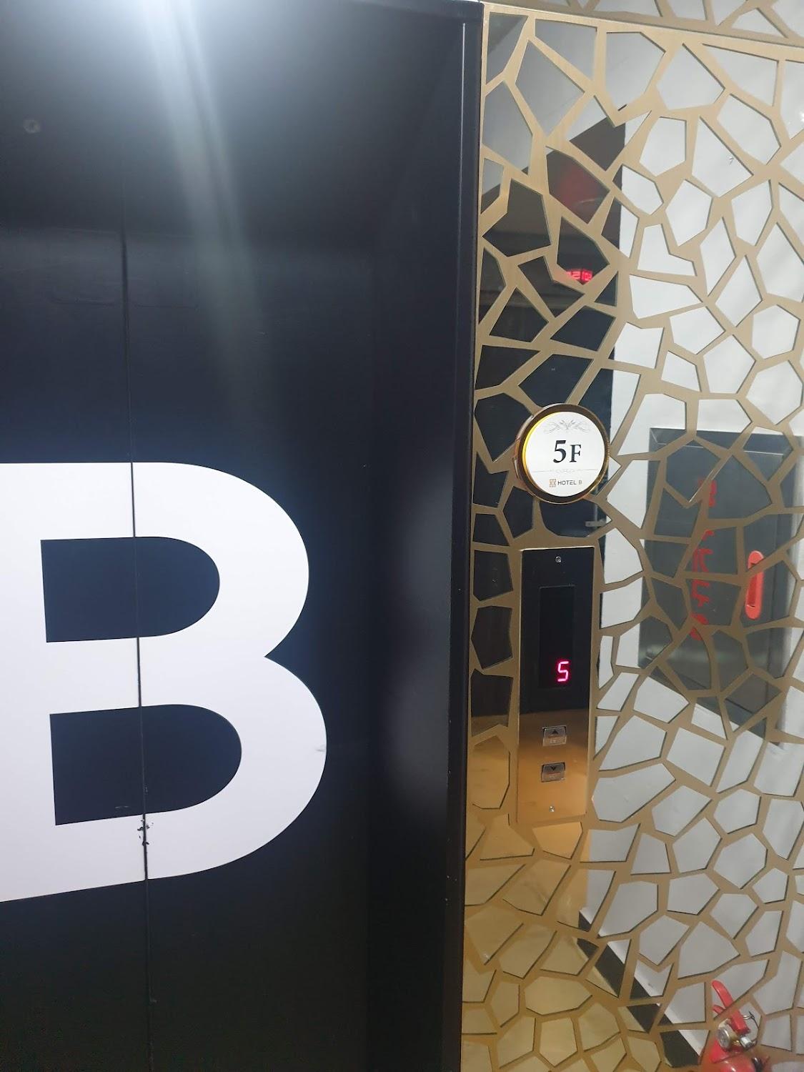 Cover Image for 호텔B