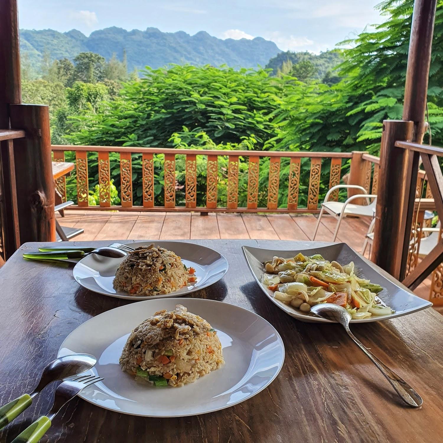 Cover Image for Ban Rai Khun Ya
