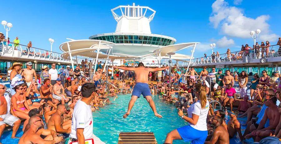 Cover Image for What Lies Ahead for the Cruise Ship Buffet?