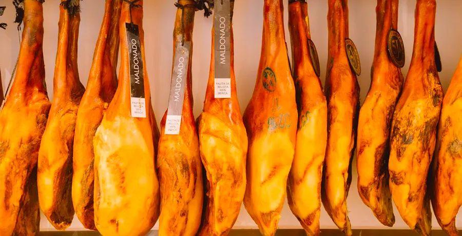 Cover Image for Essential Guide to Enjoying Jamón Ibérico in Barcelona