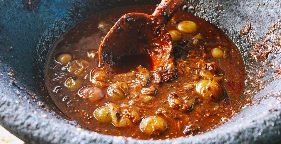 Cover Image for What Defines Oaxacan Cuisine?