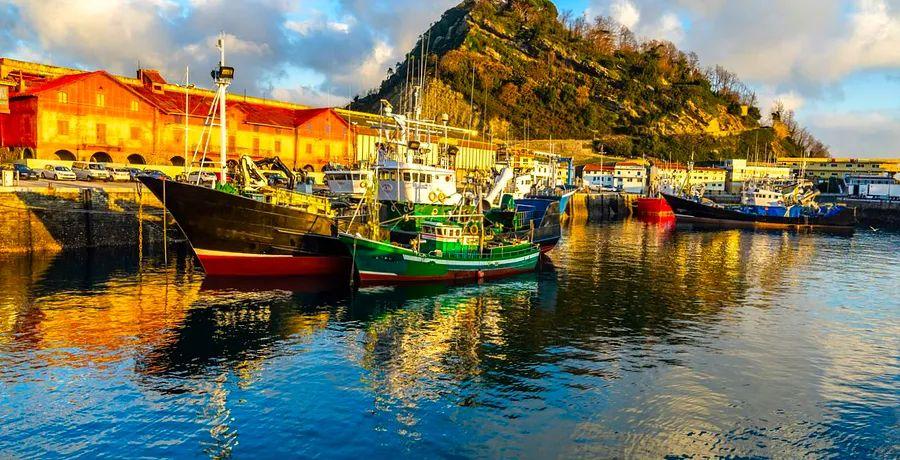 Cover Image for Dinogo’s Guide to Getaria: The Tiny Spanish Haven for Grilled Fish