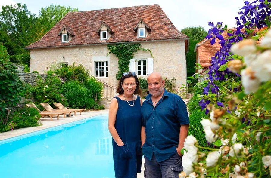 Cover Image for Living the Dream: Moving to France