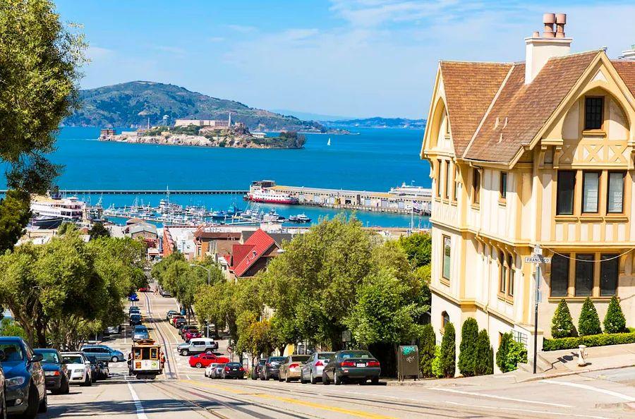 Cover Image for A local writer responds to common queries about San Francisco