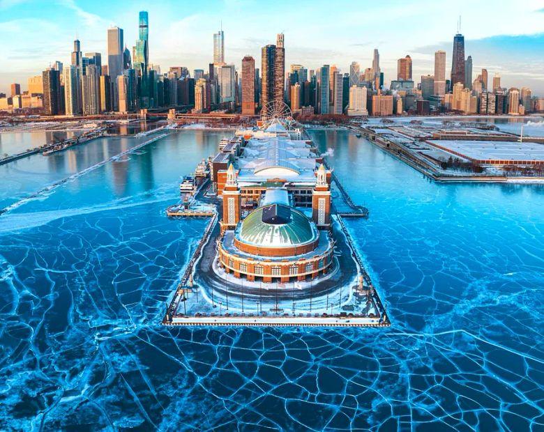 Cover Image for Visiting Chicago on a Budget: From Affordable Eats to Discounted Shows