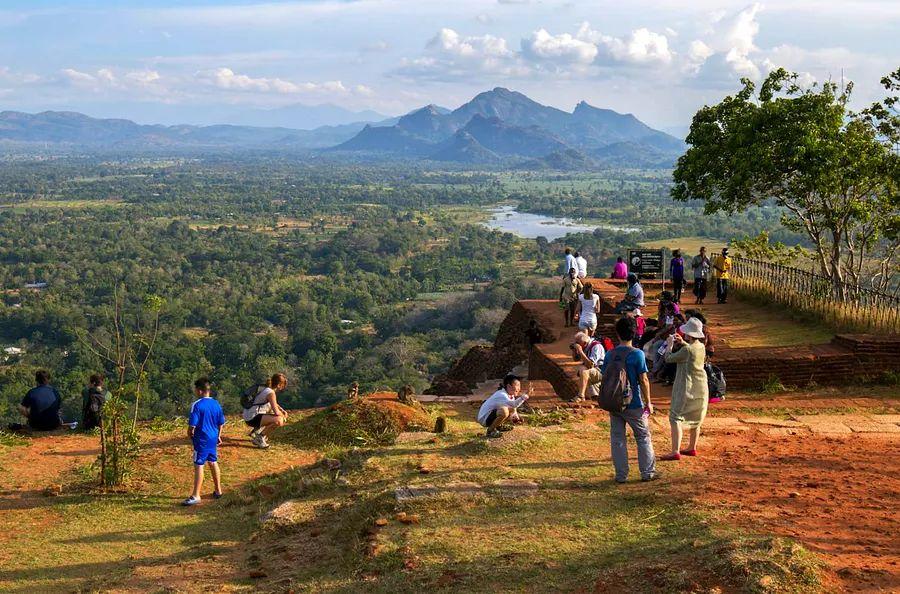 Cover Image for 18 must-try activities in Sri Lanka