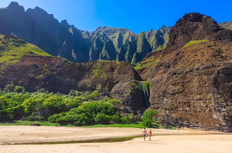 Cover Image for Visiting Hawaii with points and miles in 2024