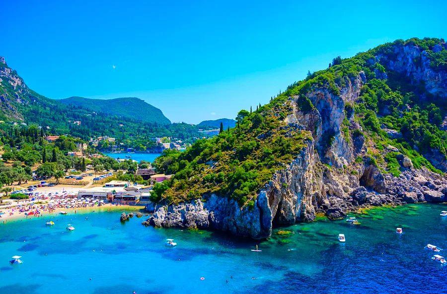 Cover Image for 14 Amazing Beaches in Greece