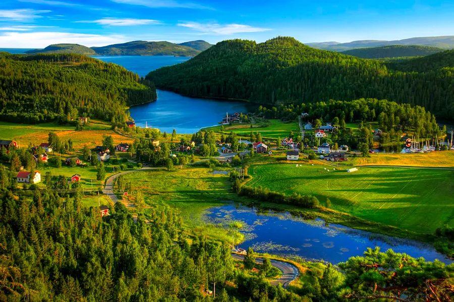 Cover Image for 11 Must-See Destinations in Sweden