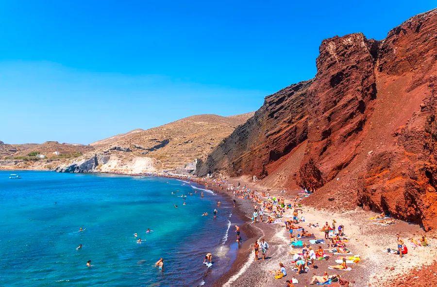 Cover Image for Explore 8 of Santorini's Finest Beaches in 2024