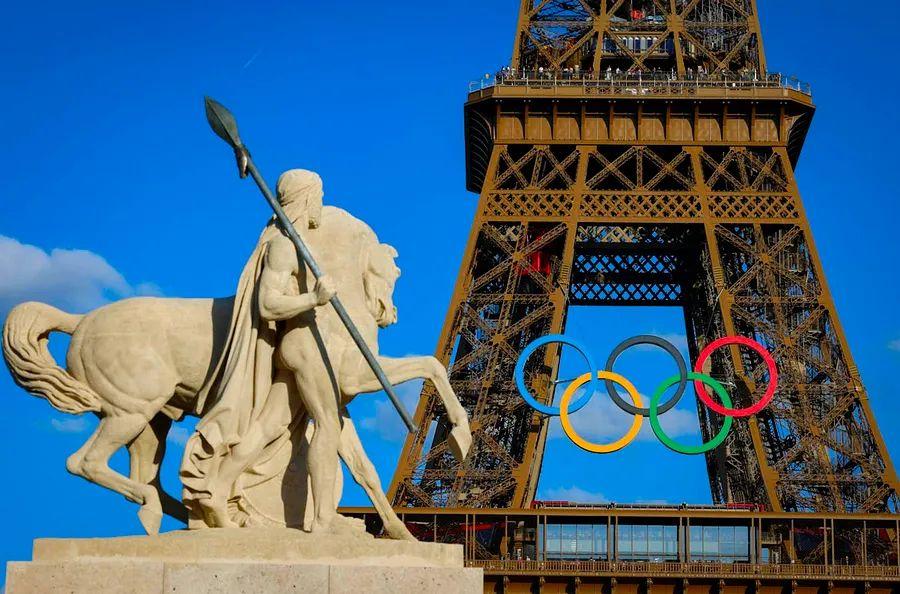 Cover Image for Getting around Paris during the Olympics: tips to dodge transport fare hikes and more