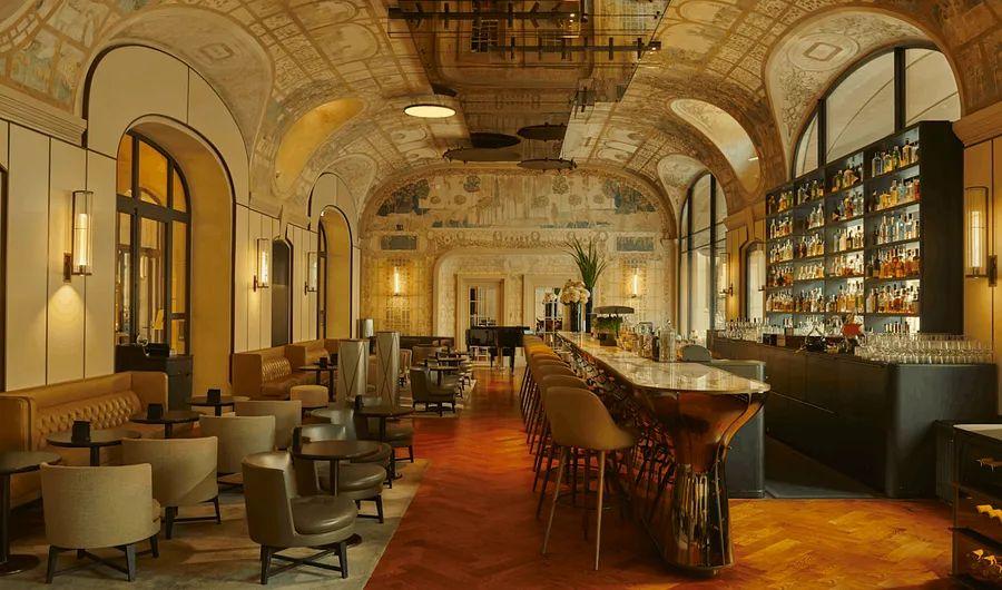 Cover Image for Paris After Dark: Late-Night Theater, Queer Venues, and Jazz Hotspots