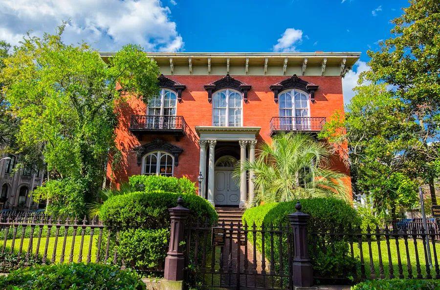 Cover Image for 8 essential insights for visiting Savannah
