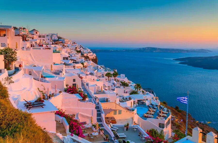 Cover Image for A beginner's guide to Santorini, Greece
