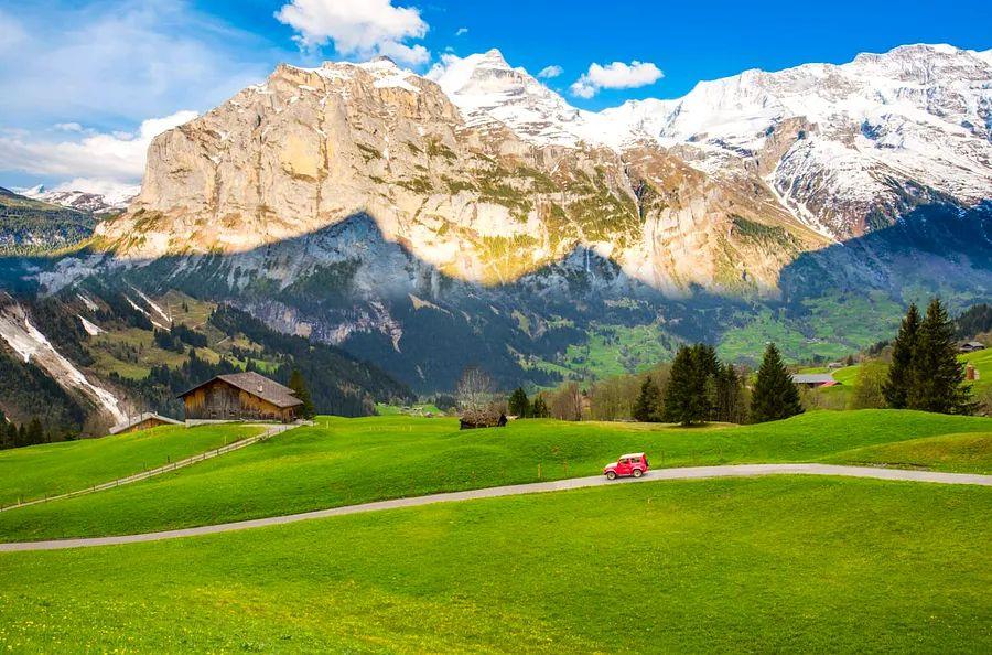 Cover Image for 7 Breathtaking Road Trips in Switzerland