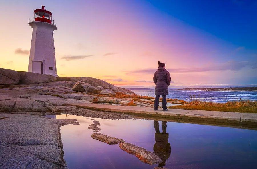 Cover Image for When is the best time to enjoy leaf peeping and lobster in Nova Scotia?
