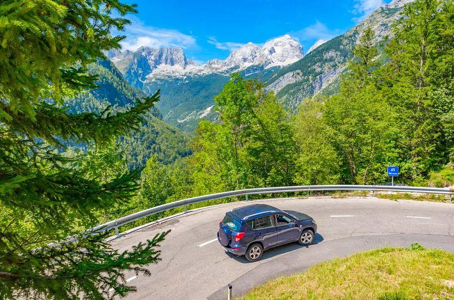 Cover Image for Top 5 Scenic Road Trips and Long-Distance Cycling Routes in Slovenia