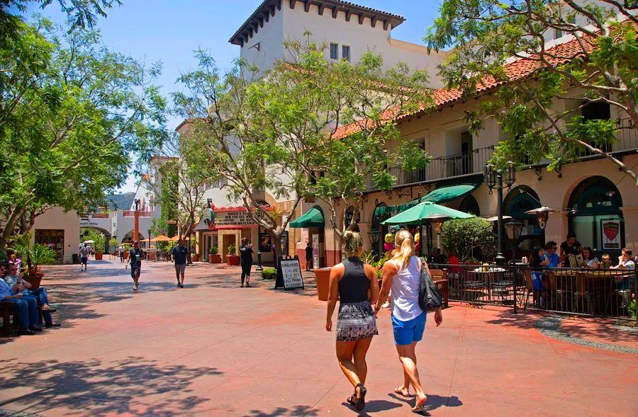 Cover Image for A Newcomer's Guide to Santa Barbara, California