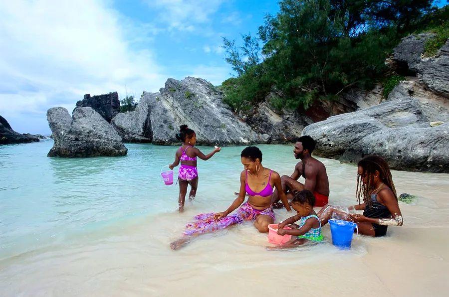 Cover Image for The 14 Most Breathtaking Beaches in Bermuda