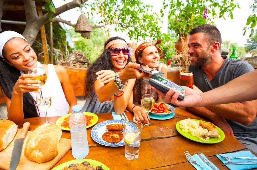 Cover Image for Top Travel Credit Cards for Foodies in 2024: Earn Points Effortlessly While Unlocking Incredible Perks