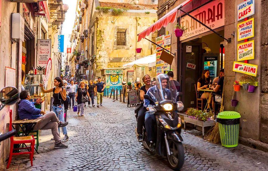 Cover Image for The Top 15 Experiences in Naples: Embracing la dolce vita