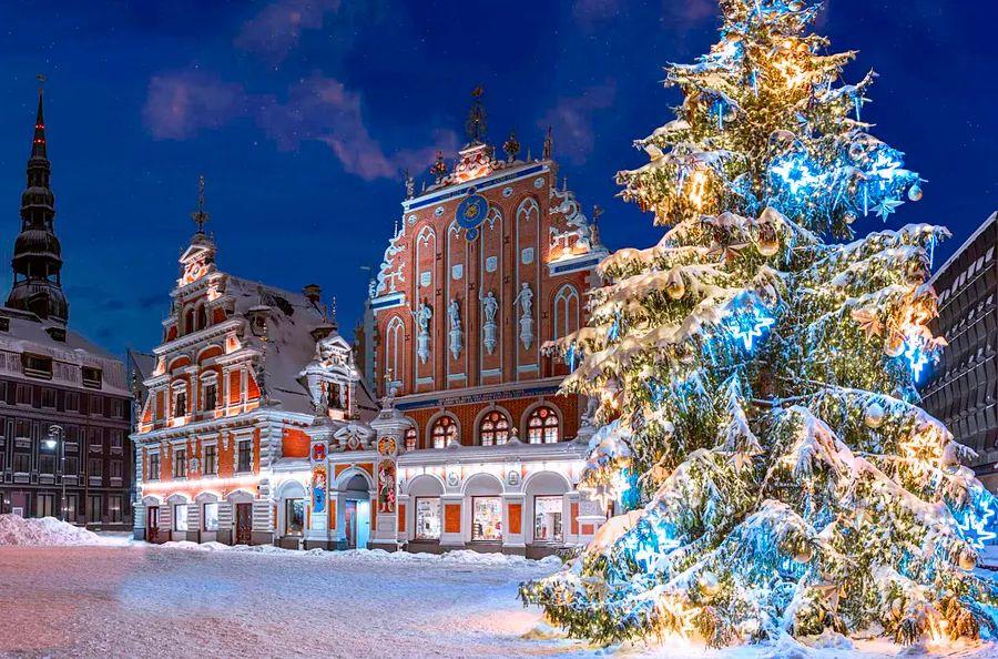 Cover Image for 8 Global Christmas Customs